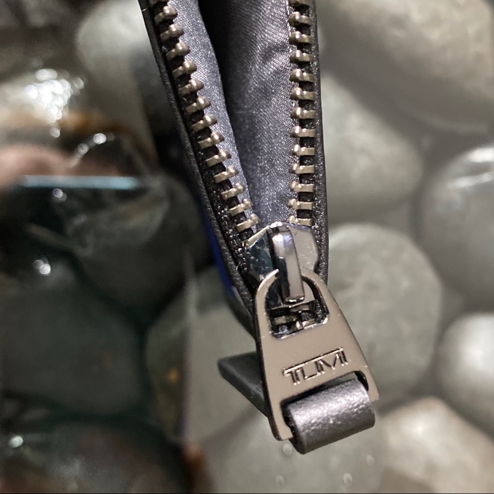 Tumi Vista Zip Card Case Keychain - Picture 8 of 10